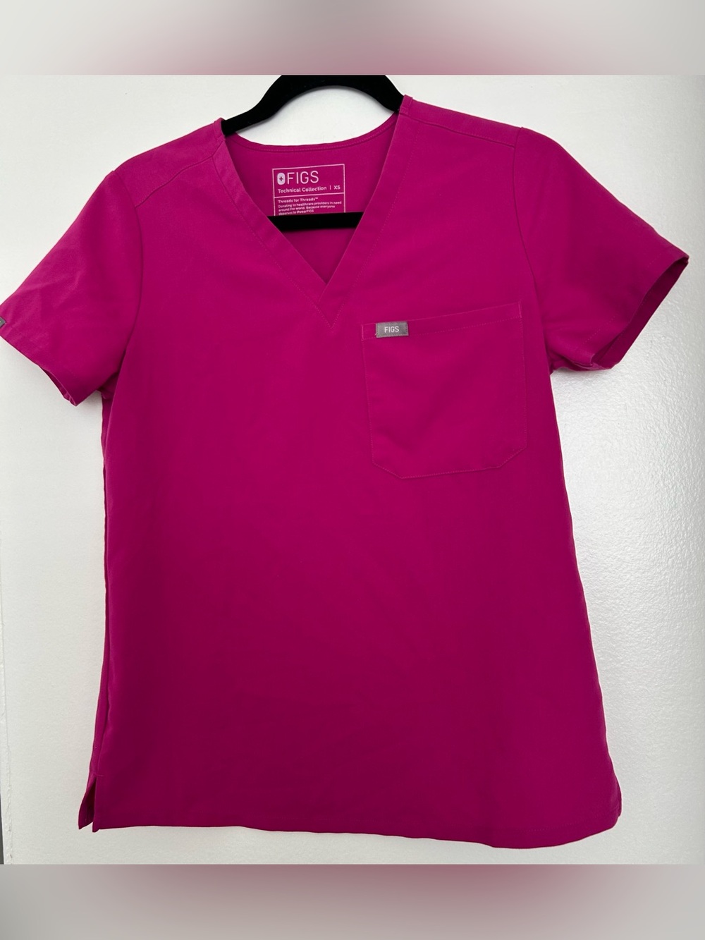 FIGS Women’s Catarina One Pocket Scrub Top Pink XSmall